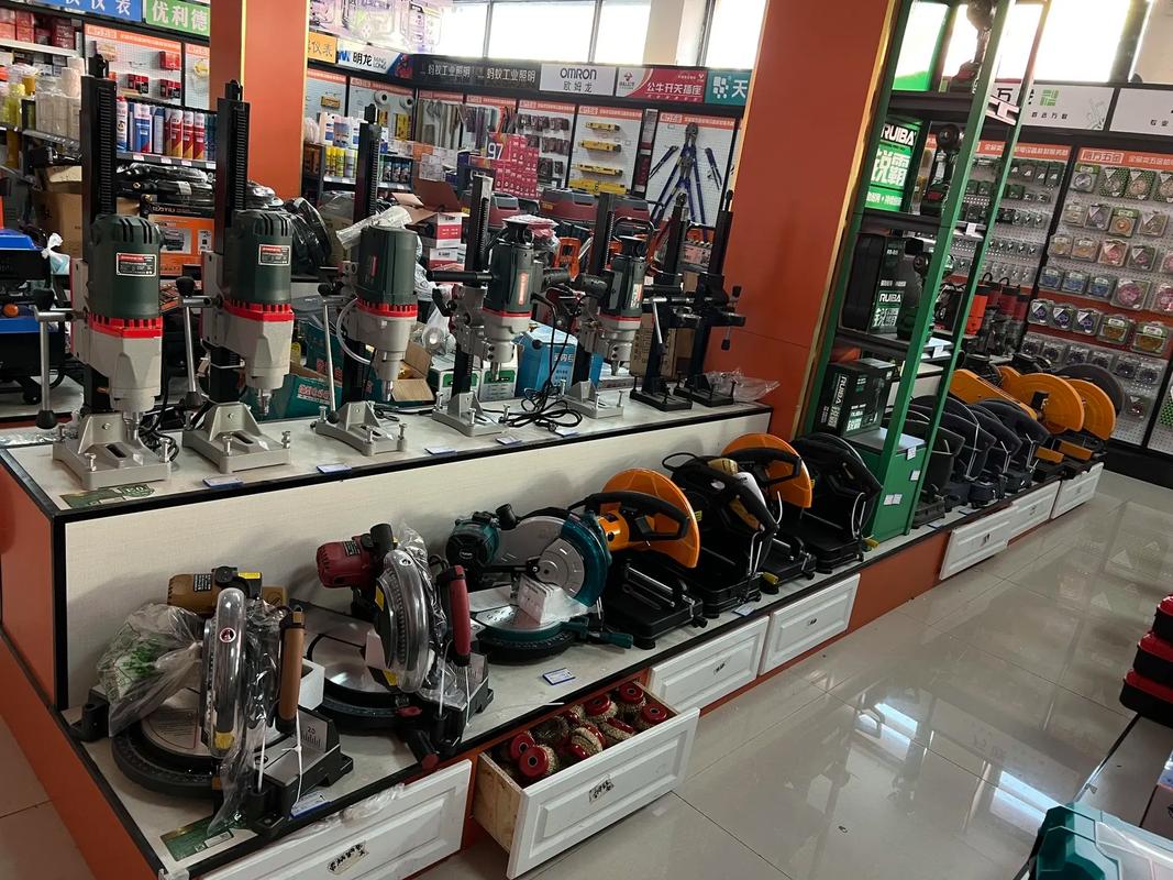 沂水南方五金機(jī)電,是一家大型綜合類五金機(jī)電公司,經(jīng)營(yíng)面積25